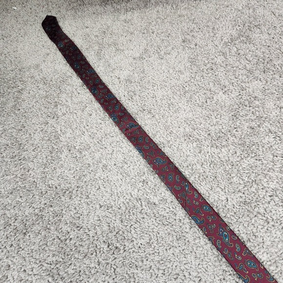 Christian Dior Tie Mens Red Paisley 100% Silk Italian Fabric USA Made 3.5 - Picture 7 of 9